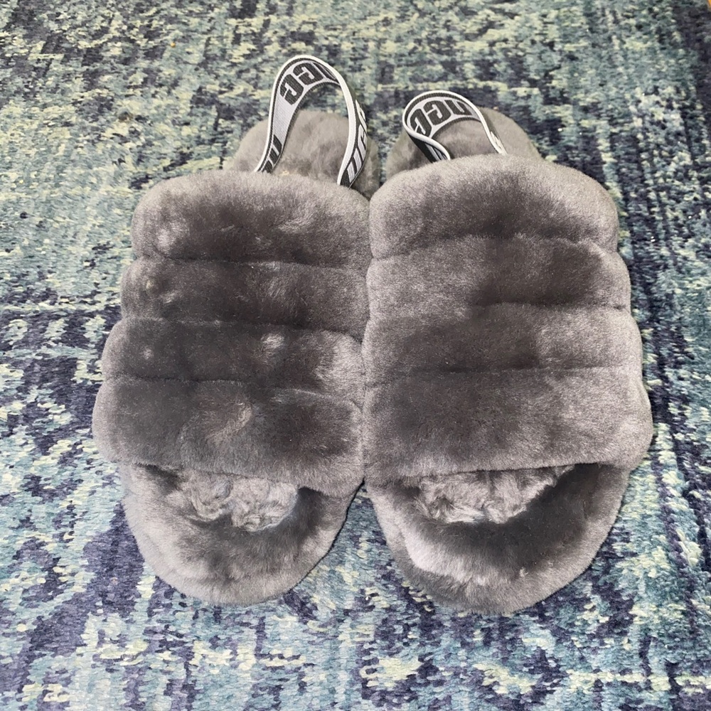 UGG fluff•yeah! Slippers ☑️